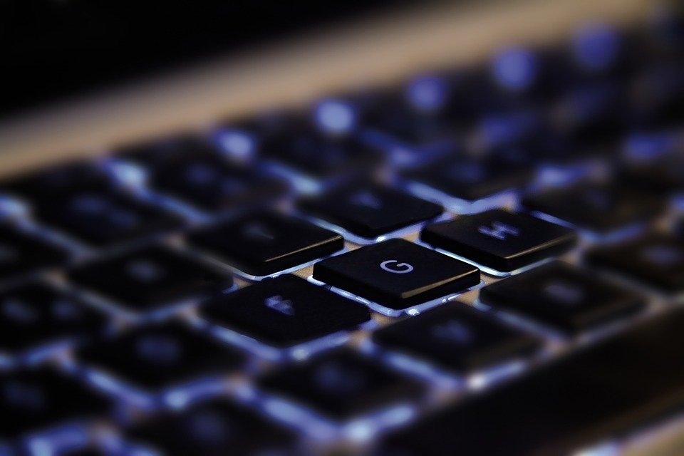 05-20-20-TECLADO-COMPUTADORA-