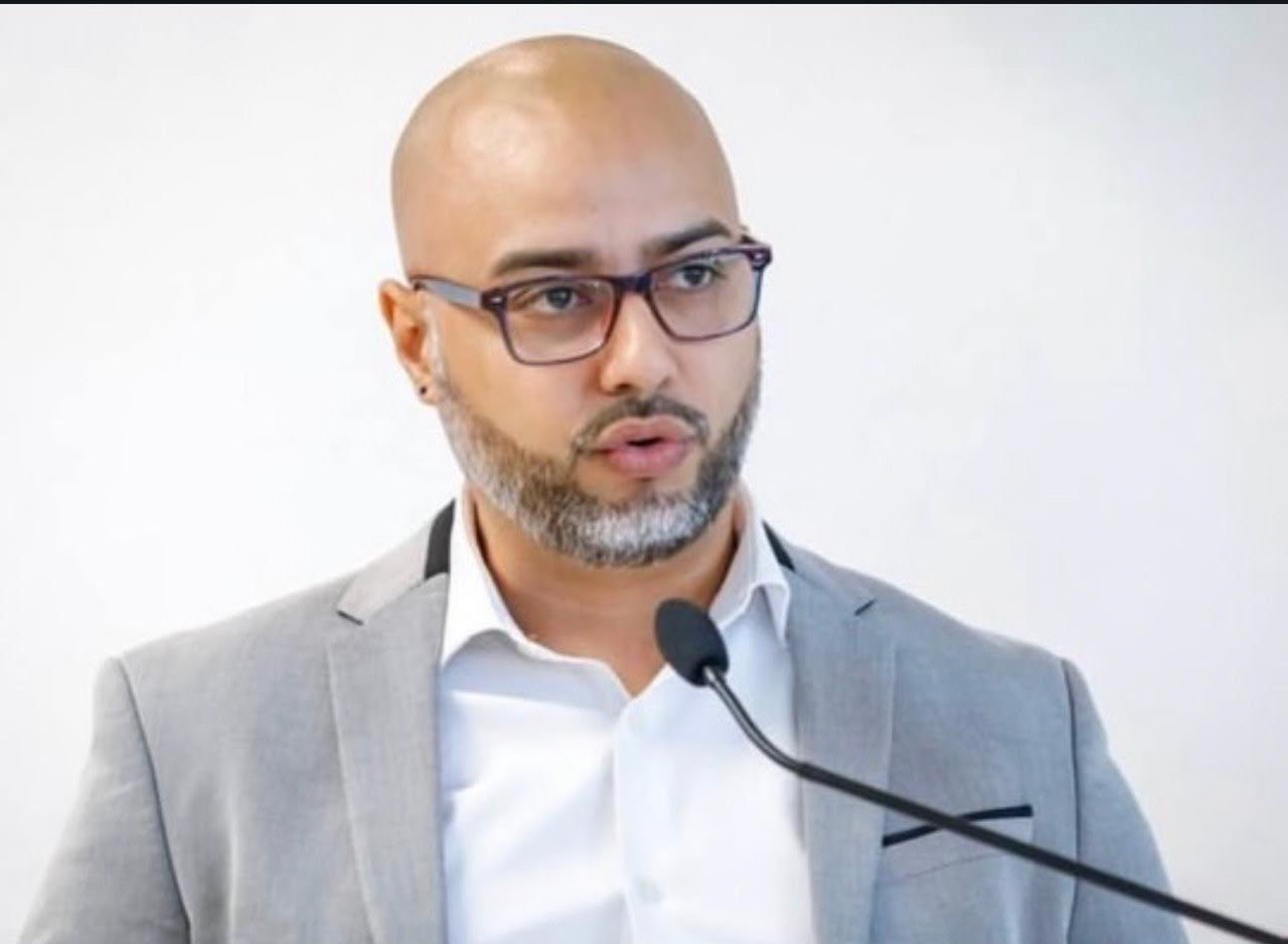 08-26-26-vicepresidente-de-operaciones-Suministrada
